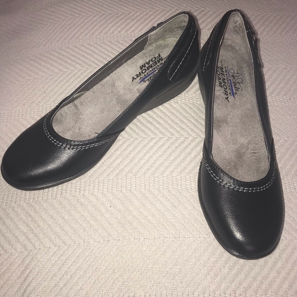 EUC Life Stride Velocity Loafers Size 7N - Picture 1 of 7